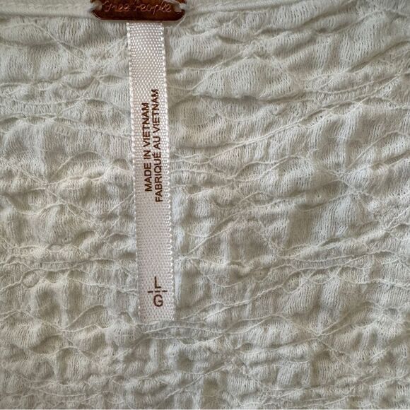 Free People “Krystal Tee in Ivory” textured V-neck crop top w cap sleeves sz Lg - Picture 6 of 14